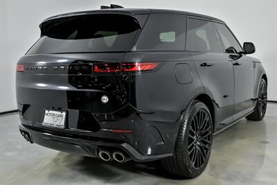 2025 Land Rover Range Rover Sport P635 SV Edition Two - Photo 12 - Joliet, IL 60435