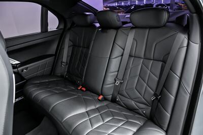 2024 BMW 760i xDrive   - Photo 25 - Joliet, IL 60435