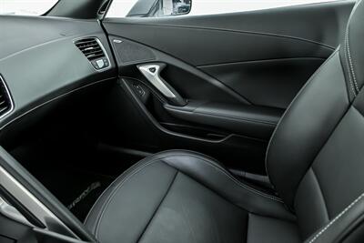 2017 Chevrolet Corvette Stingray Z51 2LT   - Photo 37 - Joliet, IL 60435