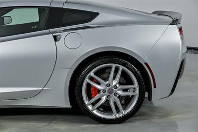 2017 Chevrolet Corvette Stingray Z51 2LT   - Photo 9 - Joliet, IL 60435