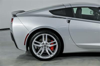 2017 Chevrolet Corvette Stingray Z51 2LT   - Photo 13 - Joliet, IL 60435