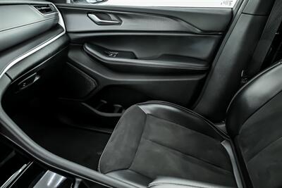 2023 Jeep Grand Cherokee L Altitude - Photo 36 - Joliet, IL 60435