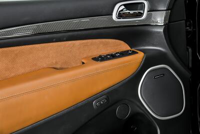 2018 Jeep Grand Cherokee Trackhawk-1 OWNER CLEAN CARFAX! - Photo 18 - Joliet, IL 60435