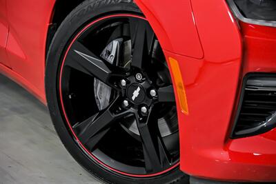 2017 Chevrolet Camaro SS   - Photo 4 - Joliet, IL 60435