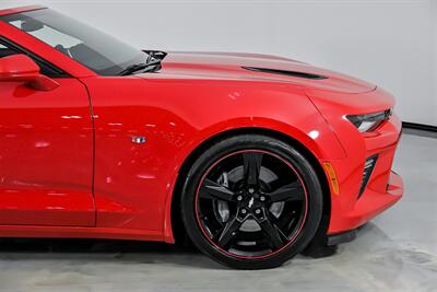 2017 Chevrolet Camaro SS   - Photo 15 - Joliet, IL 60435