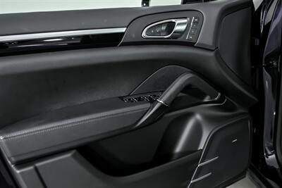 2017 Porsche Cayenne Platinum Edition   - Photo 18 - Joliet, IL 60435