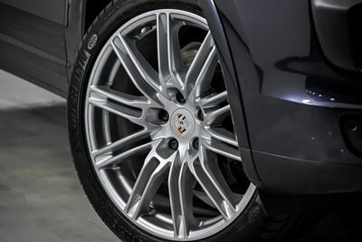 2017 Porsche Cayenne Platinum Edition   - Photo 4 - Joliet, IL 60435