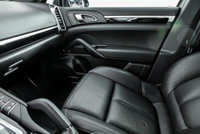 2017 Porsche Cayenne Platinum Edition   - Photo 40 - Joliet, IL 60435