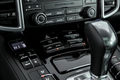 2017 Porsche Cayenne Platinum Edition   - Photo 37 - Joliet, IL 60435