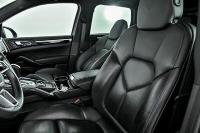 2017 Porsche Cayenne Platinum Edition   - Photo 23 - Joliet, IL 60435