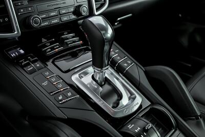2017 Porsche Cayenne Platinum Edition   - Photo 38 - Joliet, IL 60435