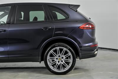 2017 Porsche Cayenne Platinum Edition   - Photo 9 - Joliet, IL 60435