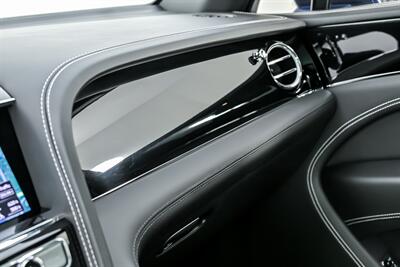 2021 Bentley Bentayga V8   - Photo 38 - Joliet, IL 60435