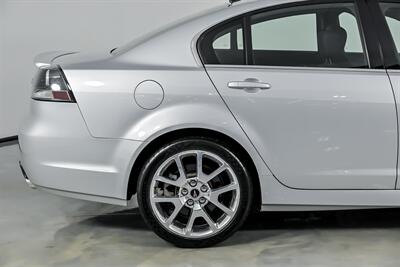 2009 Pontiac G8 GXP   - Photo 13 - Joliet, IL 60435