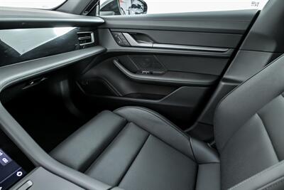 2025 Porsche Taycan   - Photo 40 - Joliet, IL 60435