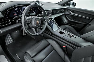 2025 Porsche Taycan   - Photo 20 - Joliet, IL 60435