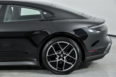 2025 Porsche Taycan   - Photo 9 - Joliet, IL 60435