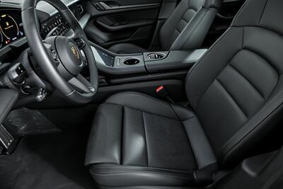 2025 Porsche Taycan   - Photo 21 - Joliet, IL 60435