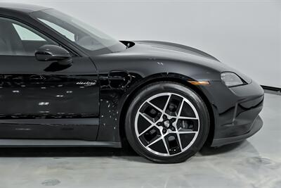 2025 Porsche Taycan   - Photo 15 - Joliet, IL 60435