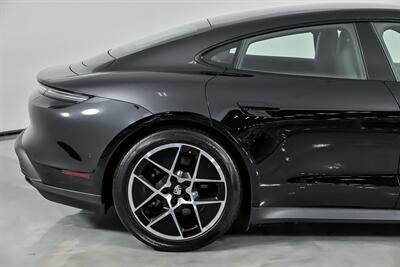 2025 Porsche Taycan   - Photo 13 - Joliet, IL 60435