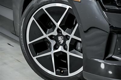 2025 Porsche Taycan   - Photo 4 - Joliet, IL 60435