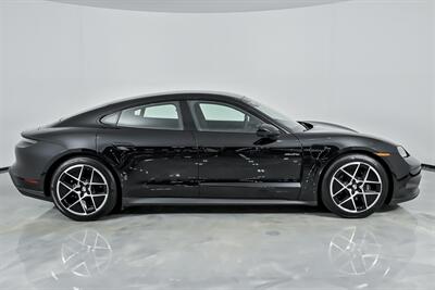 2025 Porsche Taycan   - Photo 14 - Joliet, IL 60435