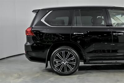 2021 Lexus LX 570 Three-Row   - Photo 13 - Joliet, IL 60435