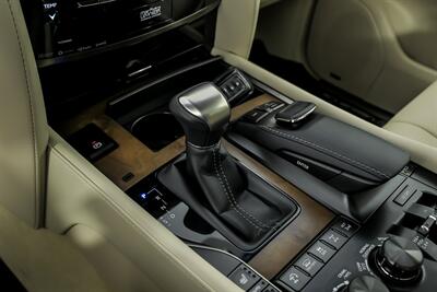 2021 Lexus LX 570 Three-Row   - Photo 39 - Joliet, IL 60435