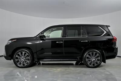 2021 Lexus LX 570 Three-Row   - Photo 8 - Joliet, IL 60435