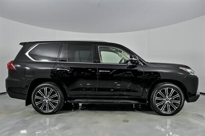 2021 Lexus LX 570 Three-Row   - Photo 14 - Joliet, IL 60435