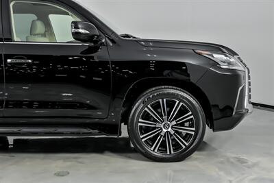 2021 Lexus LX 570 Three-Row   - Photo 15 - Joliet, IL 60435