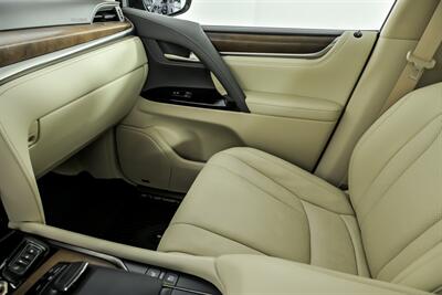 2021 Lexus LX 570 Three-Row   - Photo 41 - Joliet, IL 60435