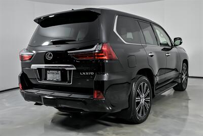 2021 Lexus LX 570 Three-Row   - Photo 12 - Joliet, IL 60435