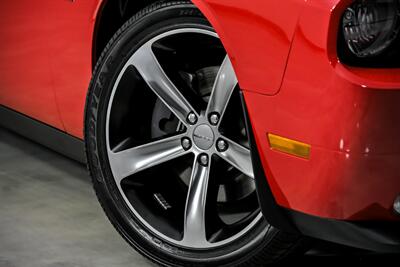 2014 Dodge Challenger R/T Shaker Package-COLLECTION QUALITY! - Photo 4 - Joliet, IL 60435