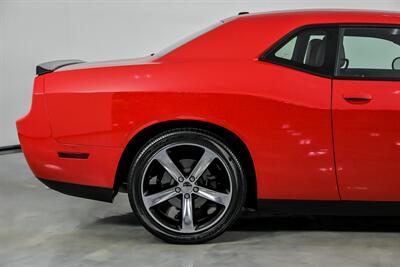 2014 Dodge Challenger R/T Shaker Package-COLLECTION QUALITY! - Photo 13 - Joliet, IL 60435