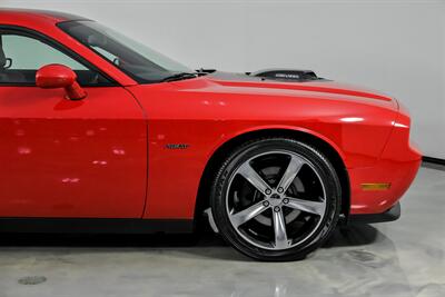 2014 Dodge Challenger R/T Shaker Package-COLLECTION QUALITY! - Photo 15 - Joliet, IL 60435