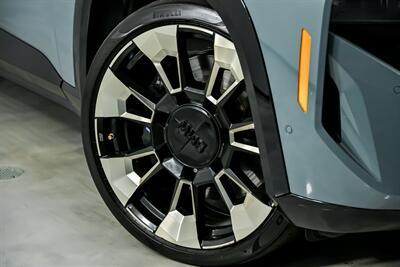 2023 BMW XM   - Photo 4 - Joliet, IL 60435