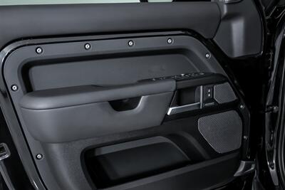 2022 Land Rover Defender 110 Carpathian Edition   - Photo 18 - Joliet, IL 60435