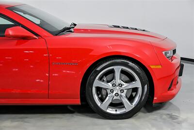 2015 Chevrolet Camaro SS   - Photo 15 - Joliet, IL 60435