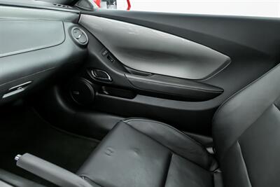 2015 Chevrolet Camaro SS   - Photo 38 - Joliet, IL 60435