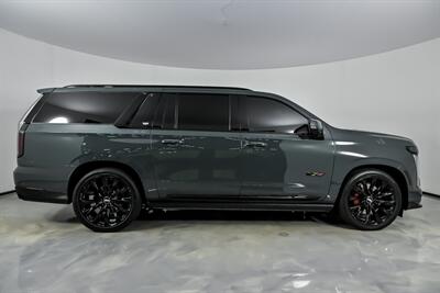 2026 Cadillac Escalade-V ESV   - Photo 11 - Joliet, IL 60435