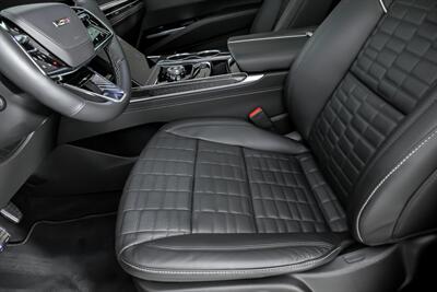 2026 Cadillac Escalade-V ESV   - Photo 17 - Joliet, IL 60435