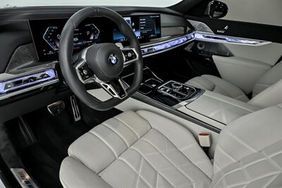 2025 BMW 760i xDrive-HUGE $147K MSRP-REAR THEATER   - Photo 19 - Joliet, IL 60435
