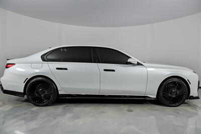 2025 BMW 760i xDrive-HUGE $147K MSRP-REAR THEATER   - Photo 13 - Joliet, IL 60435