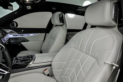 2025 BMW 760i xDrive-HUGE $147K MSRP-REAR THEATER   - Photo 21 - Joliet, IL 60435
