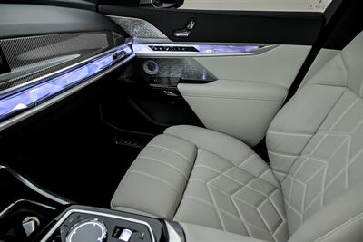 2025 BMW 760i xDrive-HUGE $147K MSRP-REAR THEATER   - Photo 37 - Joliet, IL 60435
