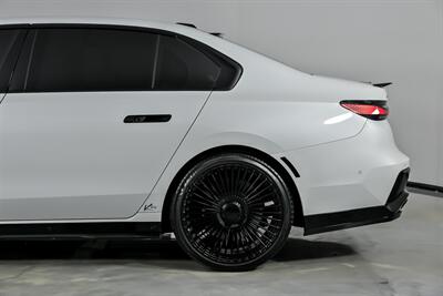 2025 BMW 760i xDrive-HUGE $147K MSRP-REAR THEATER   - Photo 8 - Joliet, IL 60435