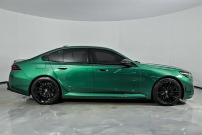 2025 BMW M5 -CARBON PACKAGE! - Photo 14 - Joliet, IL 60435