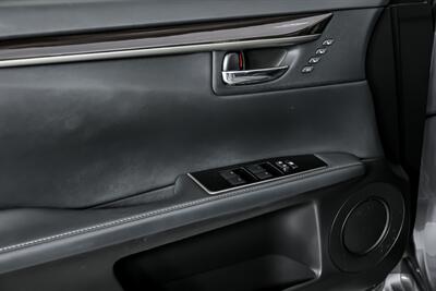 2016 Lexus ES 350   - Photo 18 - Joliet, IL 60435