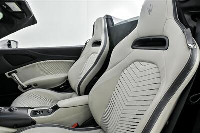 2023 Maserati MC20 Cielo -$50K MODS-WHEELS-WRAPPED-AUDIO!   - Photo 23 - Joliet, IL 60435